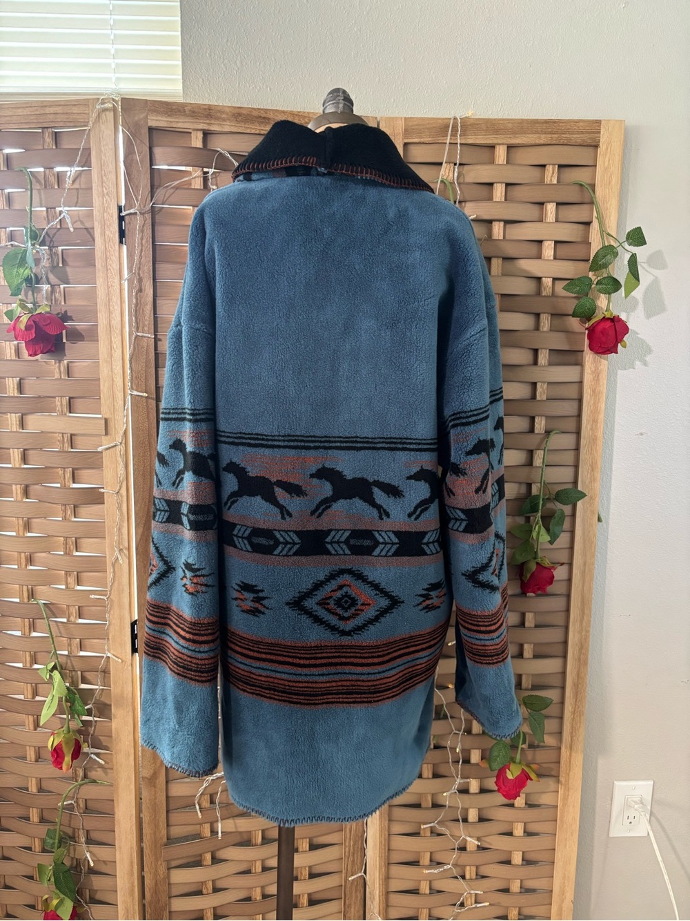 Coldwater Creek Fleece Jacket
Women Medium Blue Reversible
Western Aztec Horse - Picture 9 of 16